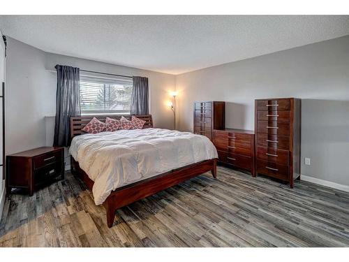 3 Scenic Glen Gate Nw, Calgary, AB - Indoor Photo Showing Bedroom