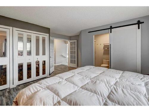 3 Scenic Glen Gate Nw, Calgary, AB - Indoor Photo Showing Bedroom