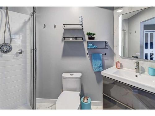 3 Scenic Glen Gate Nw, Calgary, AB - Indoor Photo Showing Bathroom