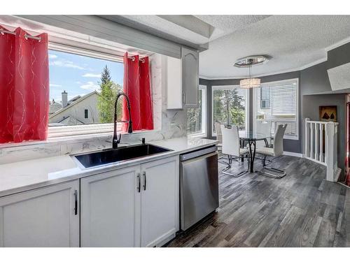 3 Scenic Glen Gate Nw, Calgary, AB - Indoor Photo Showing Kitchen