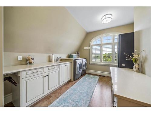 268 Snowberry Circle, Rural Rocky View County, AB - Indoor Photo Showing Laundry Room