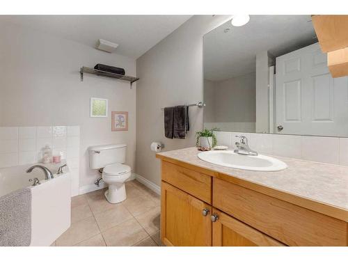 306-1631 28 Avenue Sw, Calgary, AB - Indoor Photo Showing Bathroom