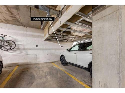 306-1631 28 Avenue Sw, Calgary, AB - Indoor Photo Showing Garage