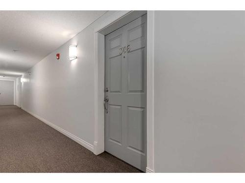 306-1631 28 Avenue Sw, Calgary, AB - Indoor Photo Showing Other Room