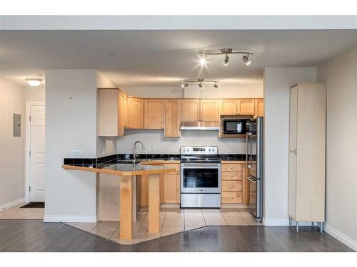 306-1631 28 Avenue Sw, Calgary, AB - Indoor Photo Showing Kitchen With Stainless Steel Kitchen