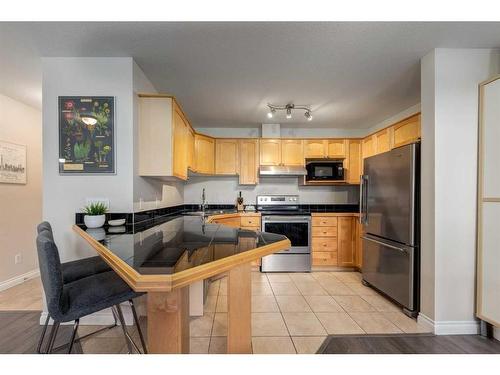 306-1631 28 Avenue Sw, Calgary, AB - Indoor Photo Showing Kitchen With Stainless Steel Kitchen