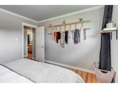 24 Foxwell Road Se, Calgary, AB - Indoor Photo Showing Bedroom
