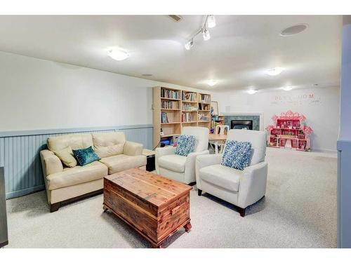 24 Foxwell Road Se, Calgary, AB - Indoor Photo Showing Living Room