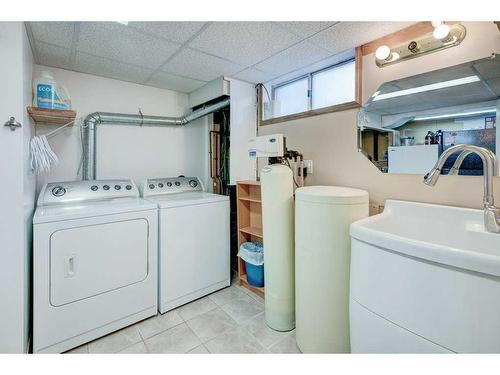 24 Foxwell Road Se, Calgary, AB - Indoor Photo Showing Laundry Room