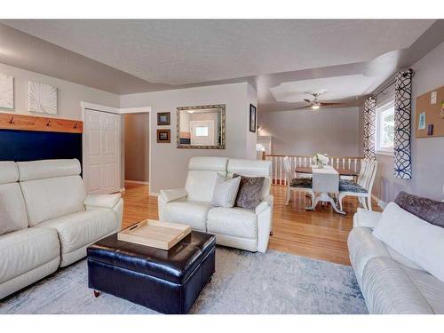 24 Foxwell Road Se, Calgary, AB - Indoor Photo Showing Living Room