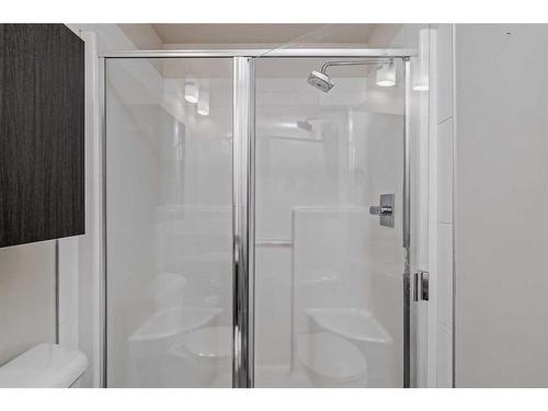 406-3410 20 Street Sw, Calgary, AB - Indoor Photo Showing Bathroom