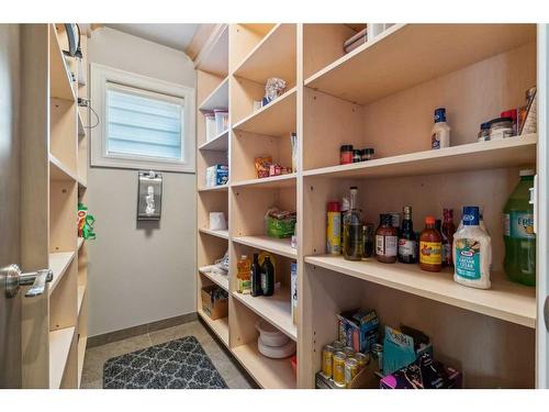 609 54 Avenue Sw, Calgary, AB - Indoor With Storage