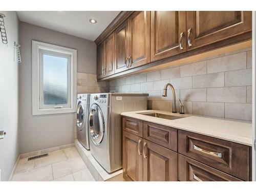 609 54 Avenue Sw, Calgary, AB - Indoor Photo Showing Laundry Room