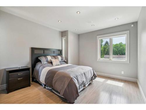 609 54 Avenue Sw, Calgary, AB - Indoor Photo Showing Bedroom