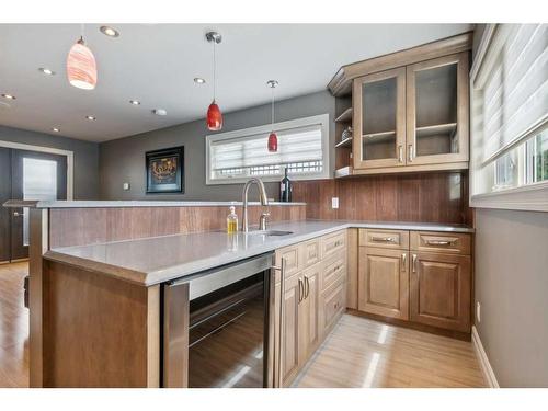 609 54 Avenue Sw, Calgary, AB - Indoor Photo Showing Kitchen