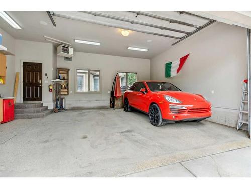 609 54 Avenue Sw, Calgary, AB - Indoor Photo Showing Garage