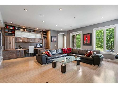 609 54 Avenue Sw, Calgary, AB - Indoor Photo Showing Living Room