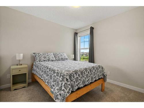 130 Reunion Landing Nw, Airdrie, AB - Indoor Photo Showing Bedroom