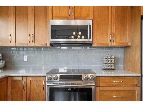 130 Reunion Landing Nw, Airdrie, AB - Indoor Photo Showing Kitchen