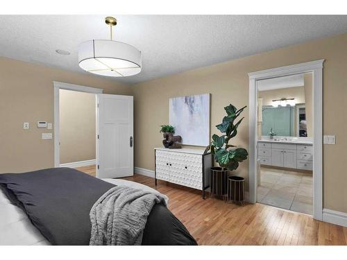 4008 15 Street Sw, Calgary, AB - Indoor Photo Showing Bedroom