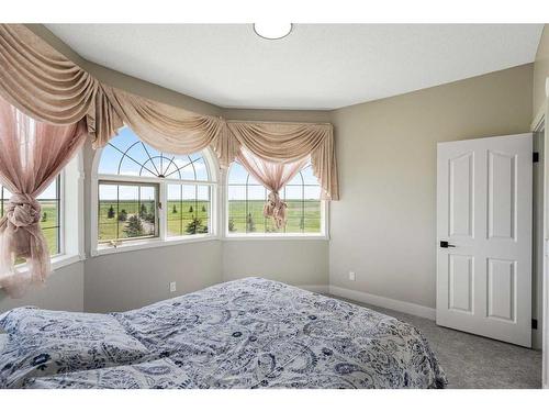 254141 Range Road 274, Rural Rocky View County, AB - Indoor Photo Showing Bedroom