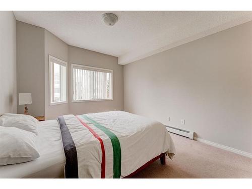 2312-7451 Springbank Boulevard Sw, Calgary, AB - Indoor Photo Showing Bedroom