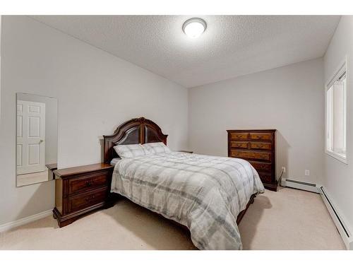 2312-7451 Springbank Boulevard Sw, Calgary, AB - Indoor Photo Showing Bedroom