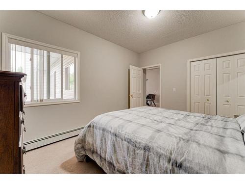 2312-7451 Springbank Boulevard Sw, Calgary, AB - Indoor Photo Showing Bedroom