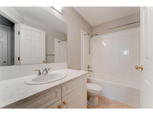 2312-7451 Springbank Boulevard Sw, Calgary, AB - Indoor Photo Showing Bathroom