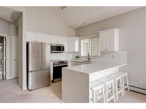 2312-7451 Springbank Boulevard Sw, Calgary, AB - Indoor Photo Showing Kitchen