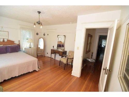 242030 Range Road 235, Rural Wheatland County, AB - Indoor Photo Showing Bedroom