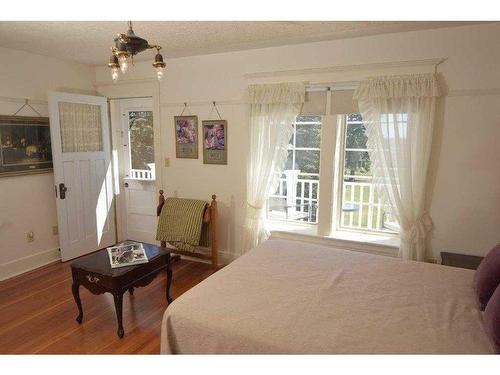 242030 Range Road 235, Rural Wheatland County, AB - Indoor Photo Showing Bedroom
