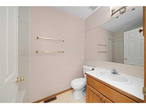 91 Macewan Meadow Way Nw, Calgary, AB - Indoor Photo Showing Bathroom