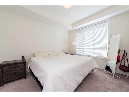 202-3320 3 Avenue Nw, Calgary, AB - Indoor Photo Showing Bedroom