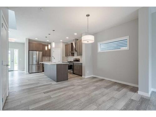 280 Lucas Boulevard Nw, Calgary, AB - Indoor Photo Showing Kitchen
