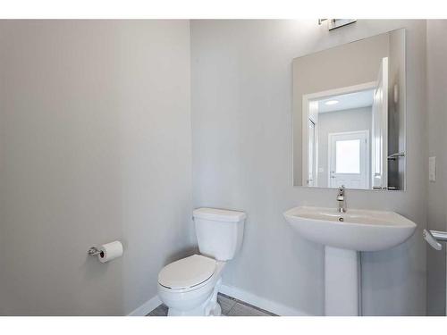 280 Lucas Boulevard Nw, Calgary, AB - Indoor Photo Showing Bathroom