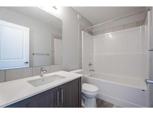 280 Lucas Boulevard Nw, Calgary, AB - Indoor Photo Showing Bathroom