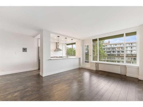 403-3316 Rideau Place Sw, Calgary, AB - Indoor Photo Showing Living Room