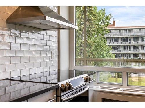 403-3316 Rideau Place Sw, Calgary, AB - Indoor Photo Showing Kitchen