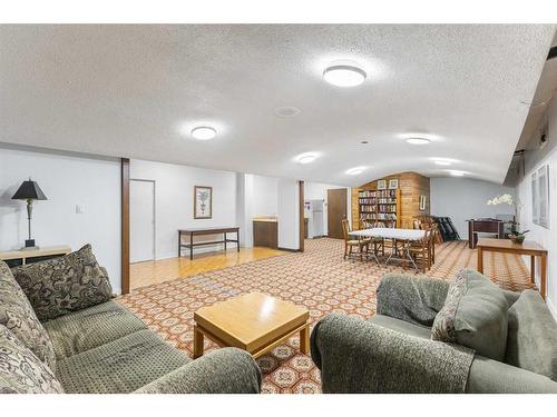 403-3316 Rideau Place Sw, Calgary, AB - Indoor Photo Showing Living Room