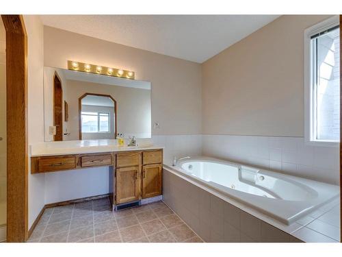 17 Sundown Close Se, Calgary, AB - Indoor Photo Showing Bathroom