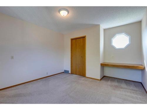 17 Sundown Close Se, Calgary, AB - Indoor Photo Showing Other Room