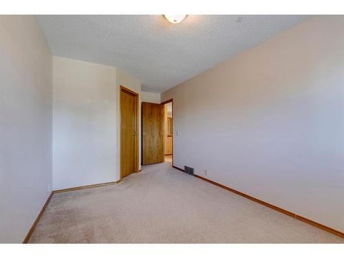 17 Sundown Close Se, Calgary, AB - Indoor Photo Showing Other Room