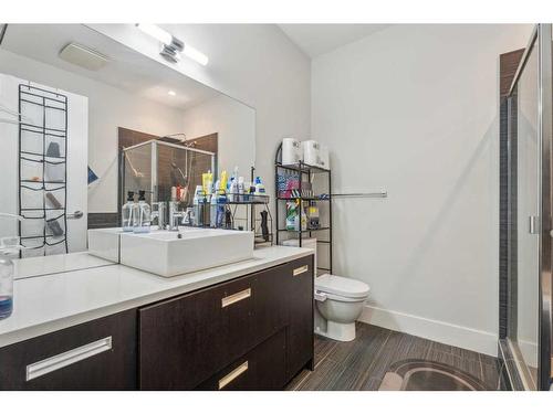 808-2505 17 Avenue Sw, Calgary, AB - Indoor Photo Showing Bathroom