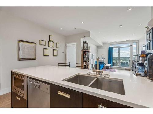 808-2505 17 Avenue Sw, Calgary, AB - Indoor Photo Showing Kitchen With Double Sink