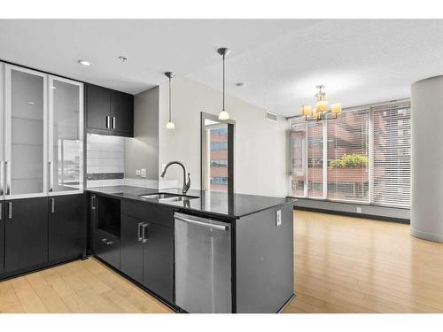 1108-888 4 Avenue Sw, Calgary, AB - Indoor Photo Showing Kitchen With Upgraded Kitchen