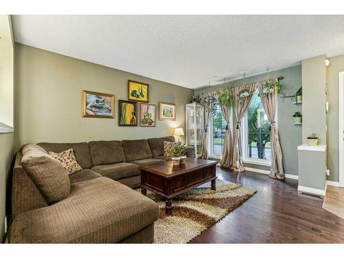 84 Auburn Bay Street Se, Calgary, AB - Indoor Photo Showing Living Room