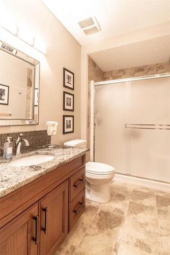 214 Artesia Gate, Heritage Pointe, AB - Indoor Photo Showing Bathroom