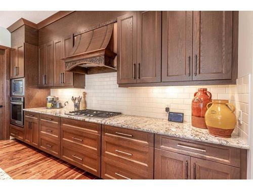 214 Artesia Gate, Heritage Pointe, AB - Indoor Photo Showing Kitchen With Upgraded Kitchen