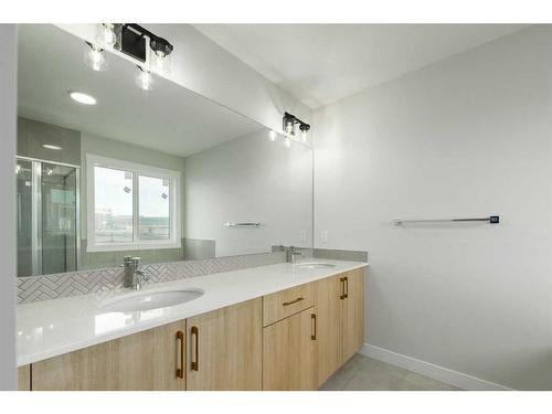 138 Belmont Passage Sw, Calgary, AB - Indoor Photo Showing Bathroom